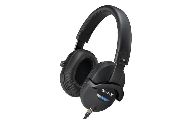 https://blog-dev.landr.com/wp-content/uploads/2019/04/25_Best_Headphones_SONY_MDR-7520.jpg